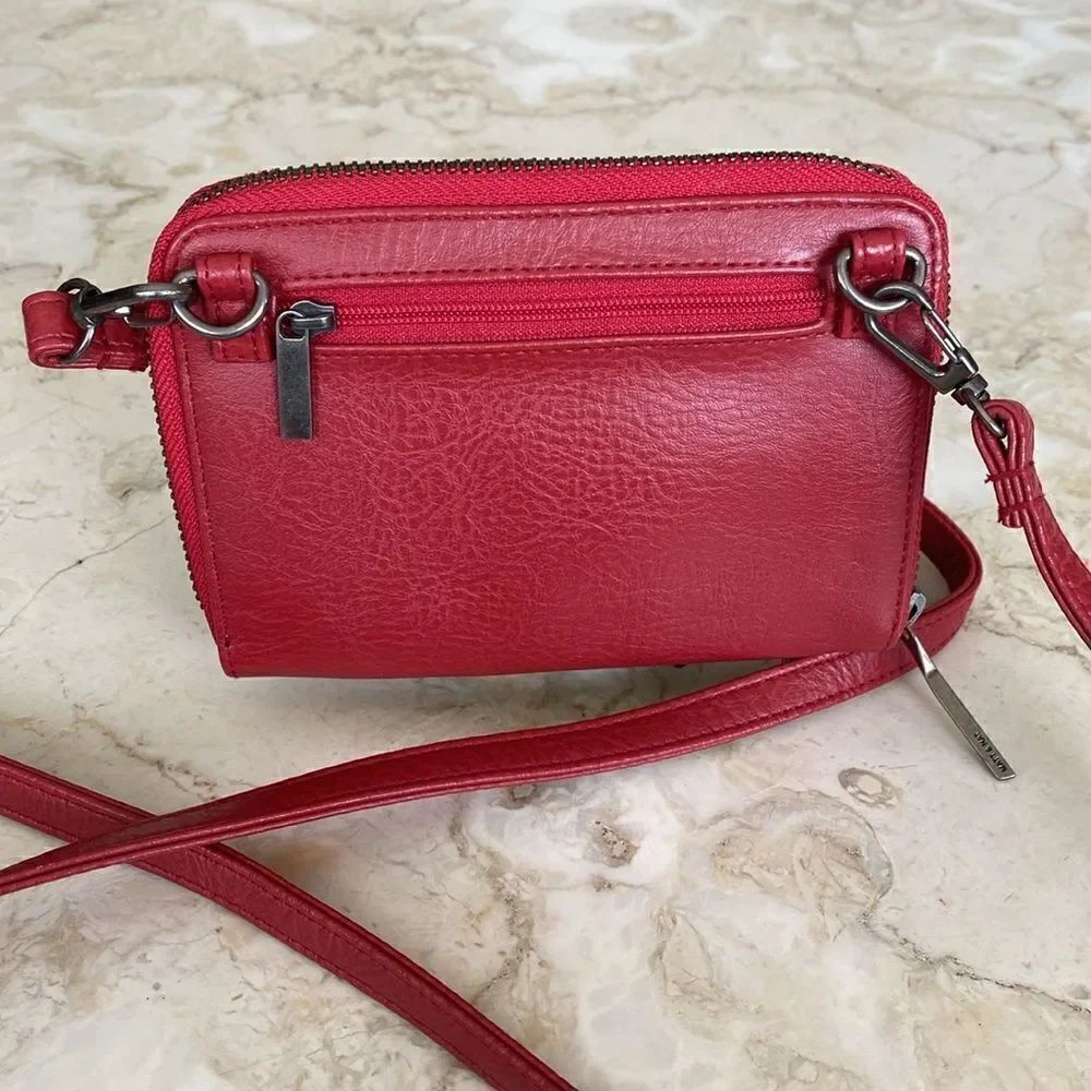 Matt & Nat Odelay Dwell Crossbody Bag Red Vegan Cruelty-Free Leather - Picture 2 of 16